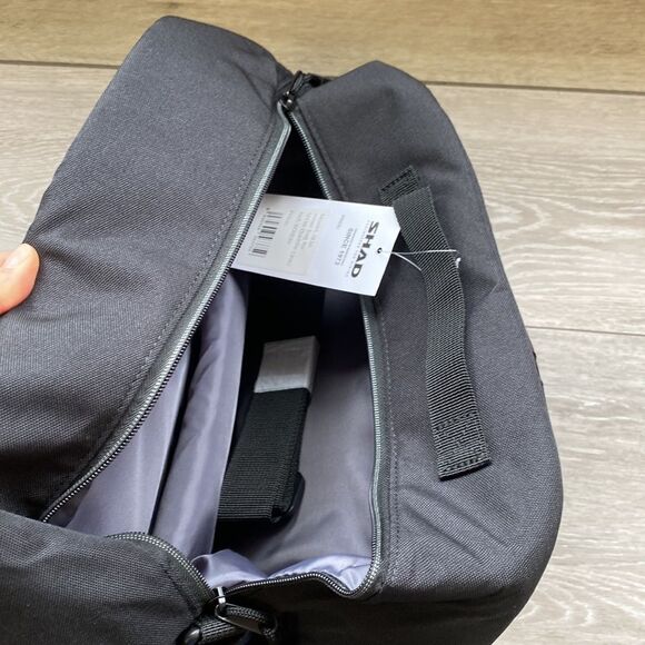 Insulation thermal pad for saddlebags. E48 2022 Semirigid Saddlebags black nwt - Picture 11 of 13